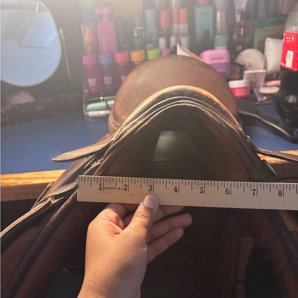 Brown Leather Horse Saddle - Picture 4 of 5